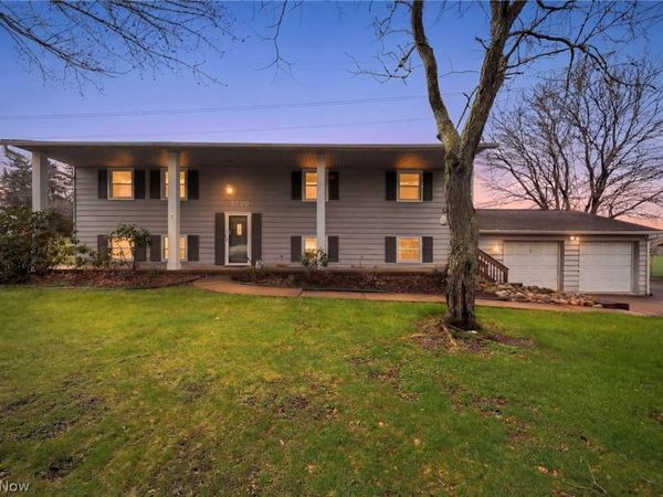 3770 Dotwood Street NW, North Canton, OH 44720