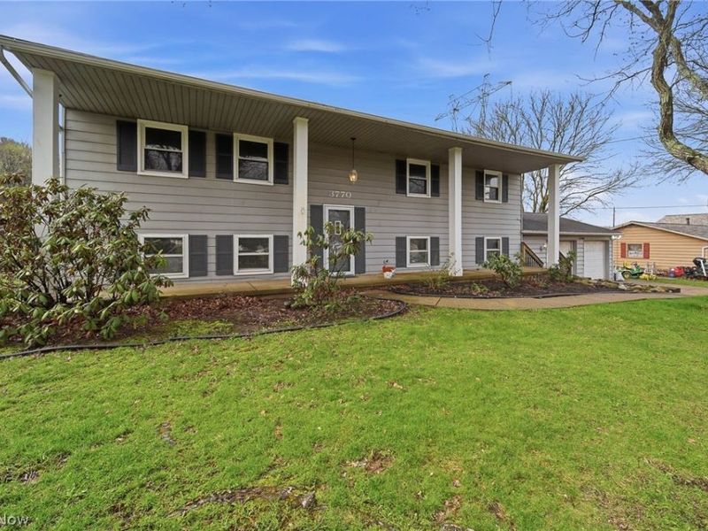 3770 Dotwood Street NW, North Canton, OH 44720 Photo 2