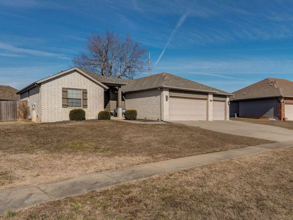 5677 E Pearson Parkway , Strafford, MO 65757