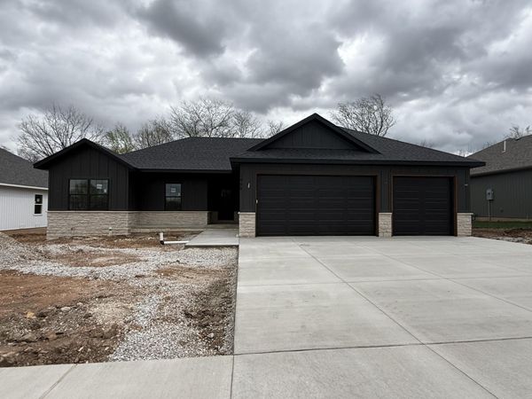 1466 N Collins Drive, Republic, MO 65738