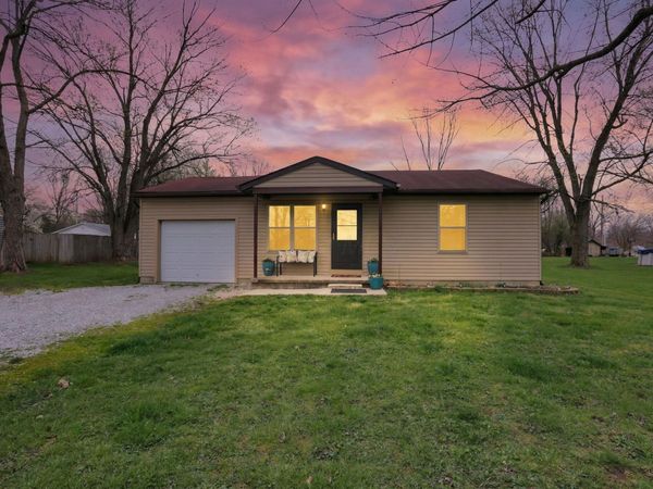 81 3rd Avenue SW, Etna, OH 43062