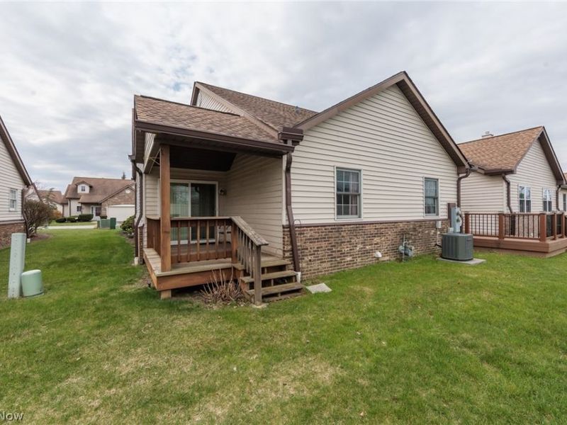 5779 Gateway Lane, Brook Park, OH 44142 Photo 10