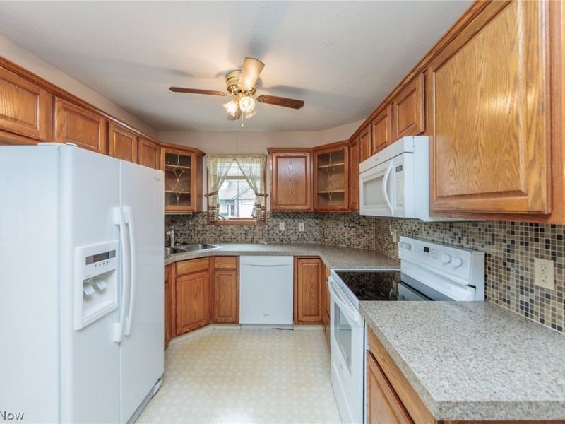 5779 Gateway Lane, Brook Park, OH 44142 Photo 12