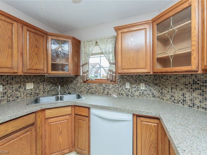 5779 Gateway Lane, Brook Park, OH 44142 Photo 13