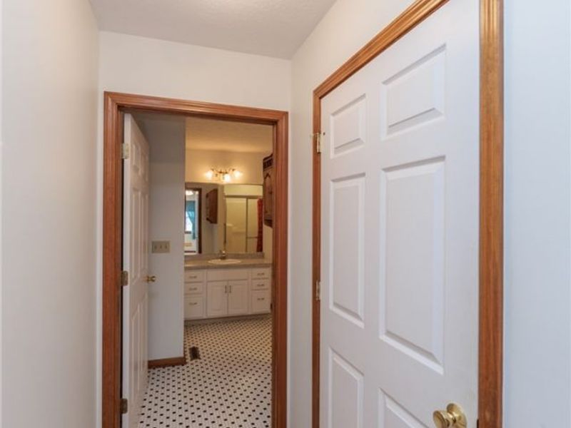 5779 Gateway Lane, Brook Park, OH 44142 Photo 20