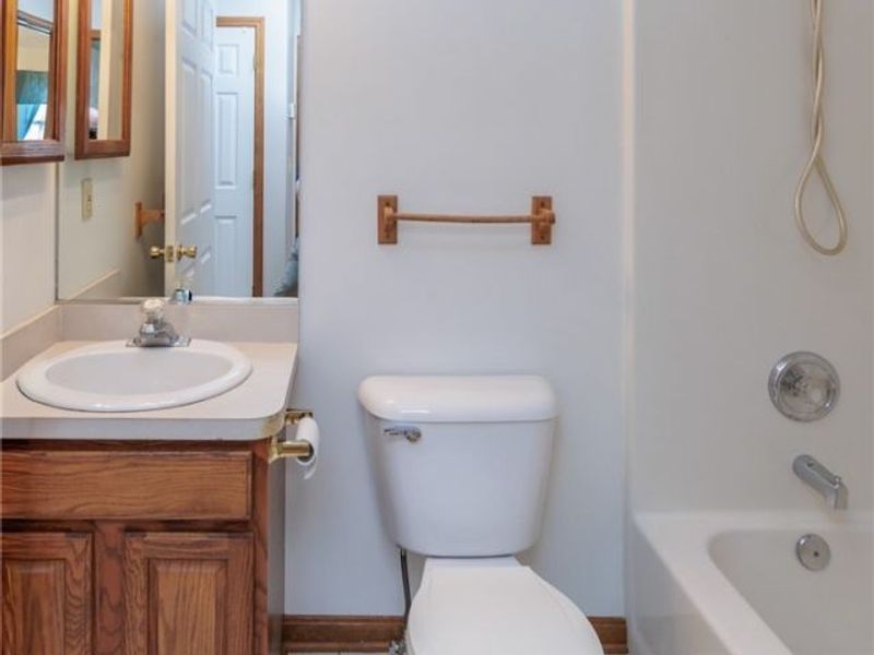 5779 Gateway Lane, Brook Park, OH 44142 Photo 37