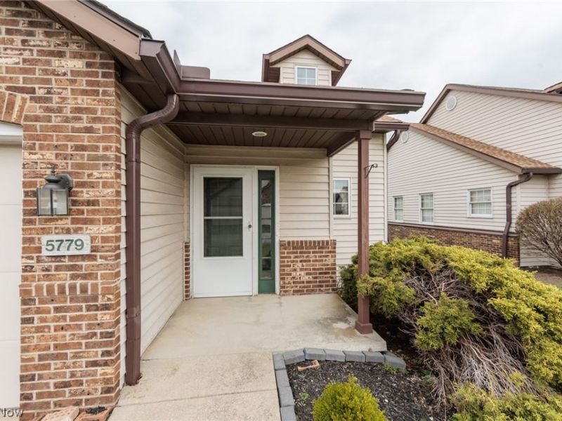 5779 Gateway Lane, Brook Park, OH 44142 Photo 8