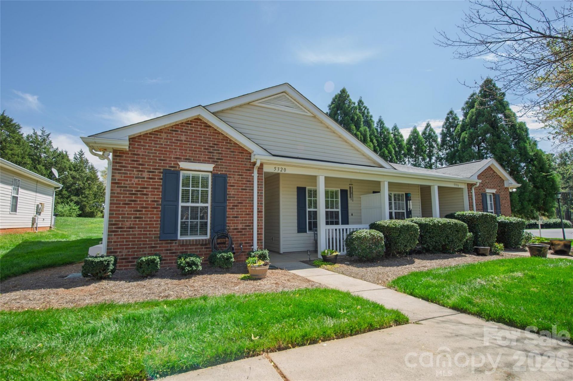 5320 Harris Cove Drive, Charlotte, NC 28269 Main Photo