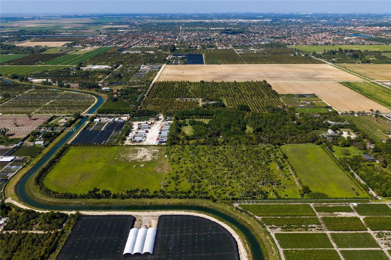 15000 SW 200th St, Miami, FL 33187 Photo