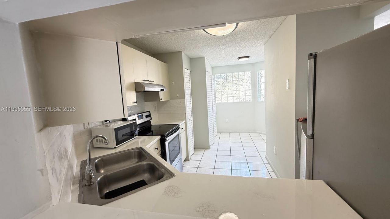 10026 Hammocks Blvd, Unit 206-6, Miami, FL 33196 Photo