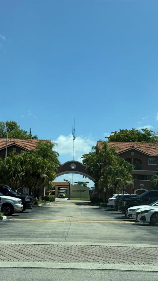 10026 Hammocks Blvd, Unit 206-6, Miami, FL 33196 Photo