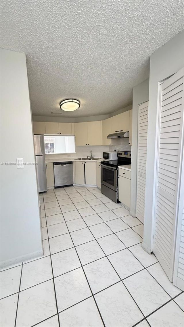 10026 Hammocks Blvd, Unit 206-6, Miami, FL 33196 Photo