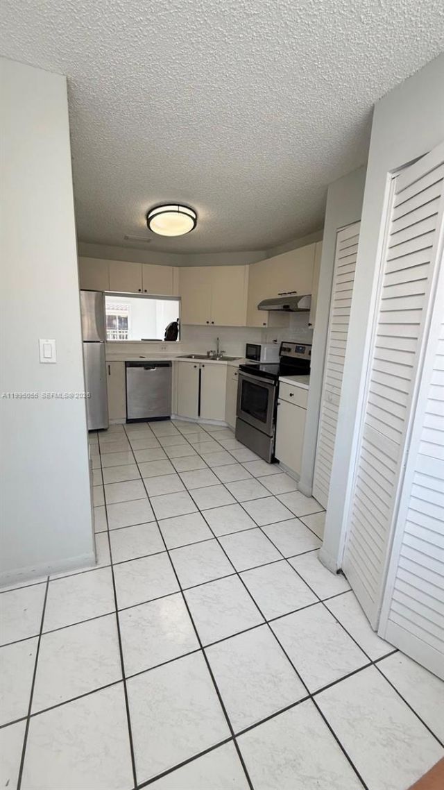 10026 Hammocks Blvd, Unit 206-6, Miami, FL 33196 Photo