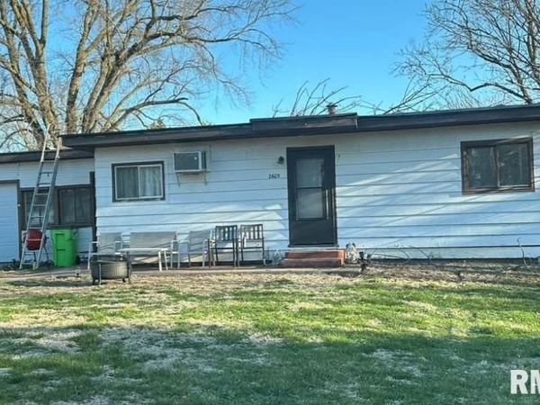 2605 Larch Road, Quincy, IL 62301