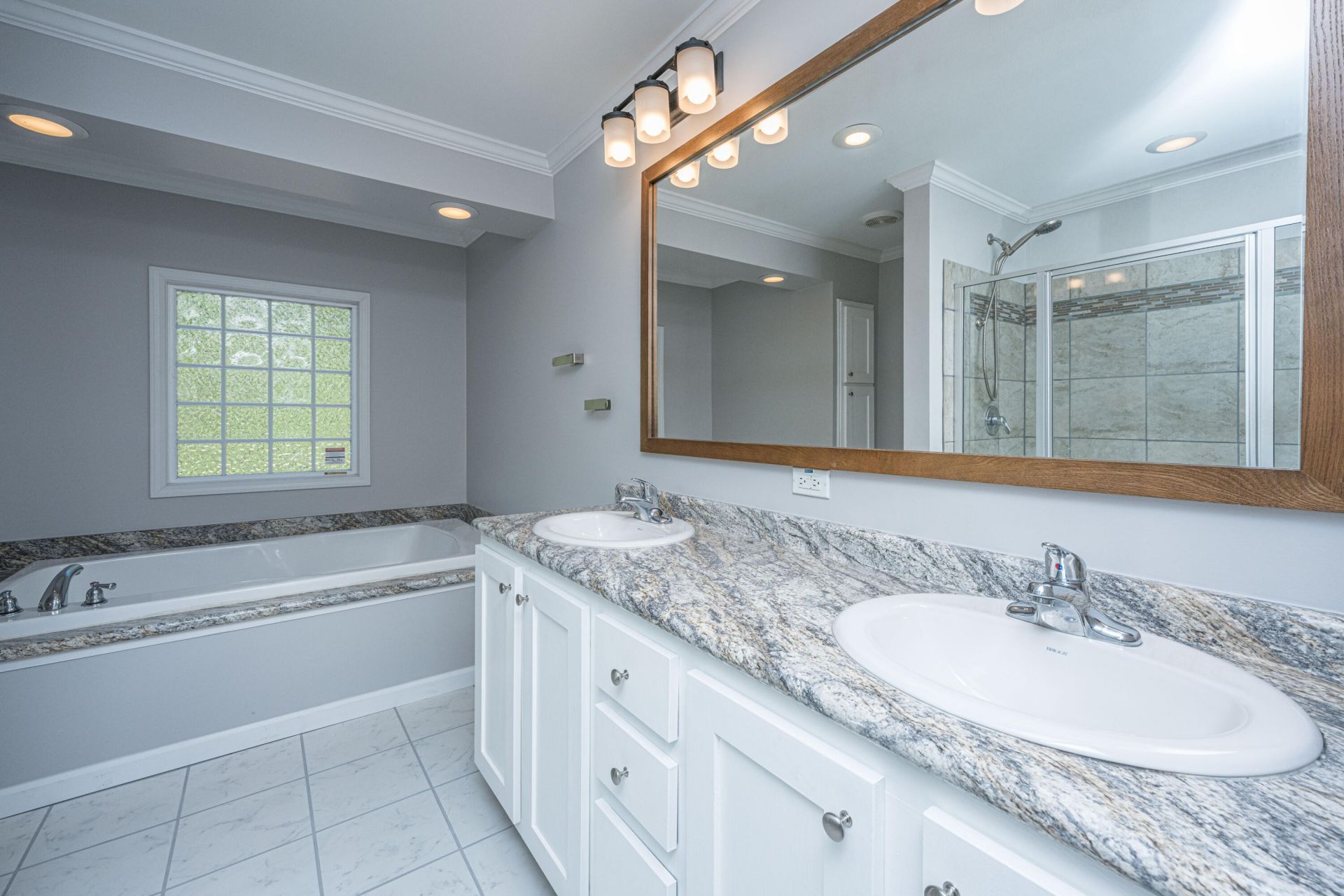 324 Bedford Road Photo 21