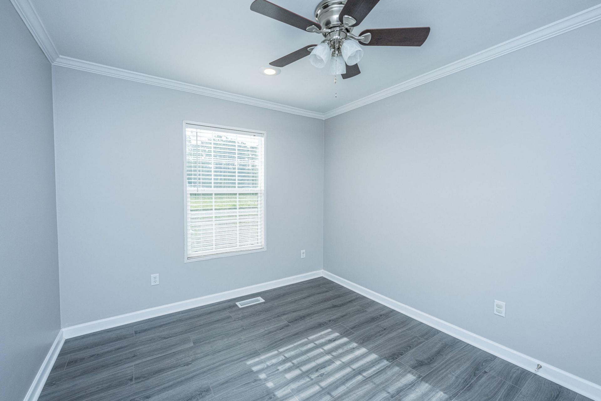 324 Bedford Road Photo 26