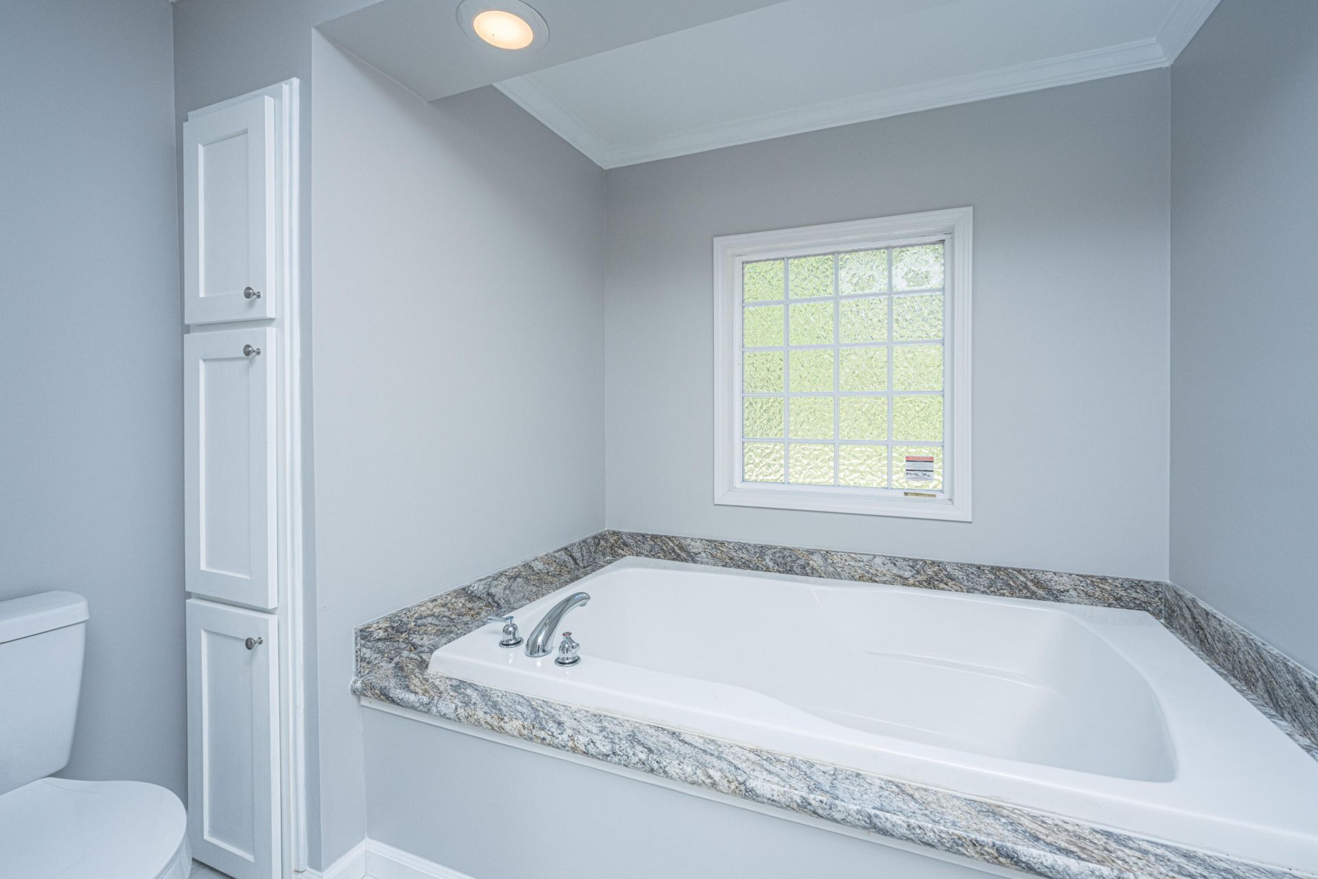 324 Bedford Road Photo 40