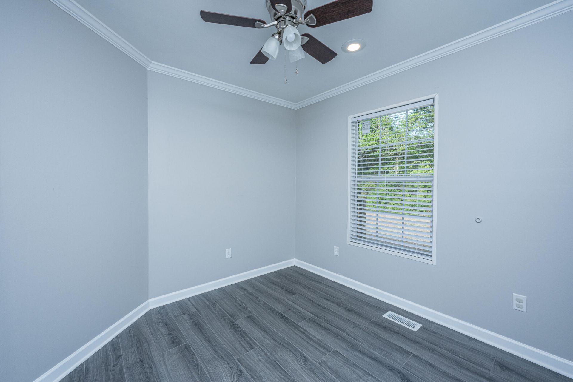 324 Bedford Road Photo 50