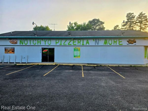 8010 Dixie Highway, Birch Run Vlg, MI 48415