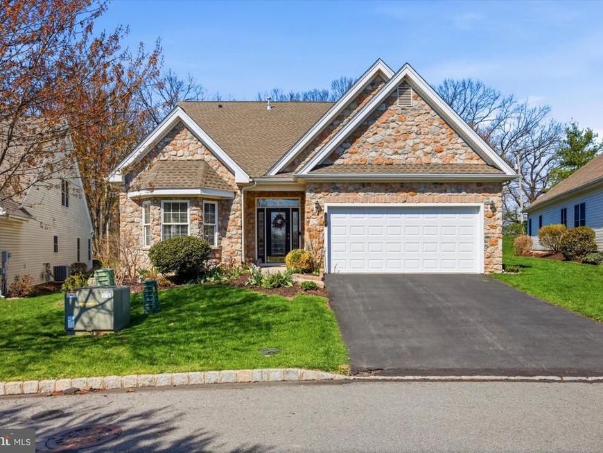 158 Glenmoor Circle N, Easton, PA 18045 Main Photo