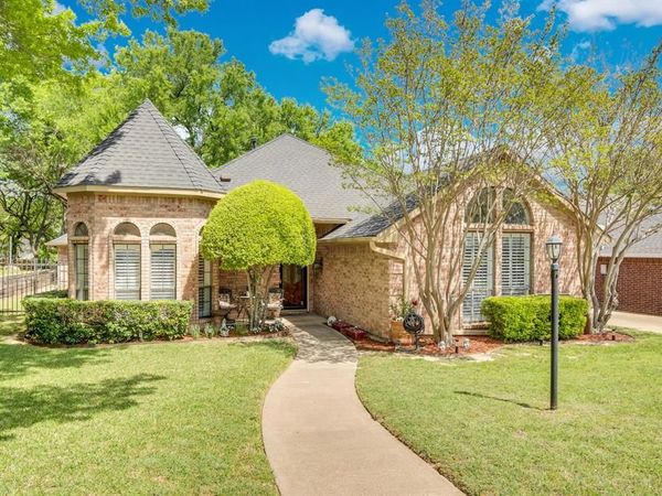 1105 Crestwood Court, DeSoto, TX 75115