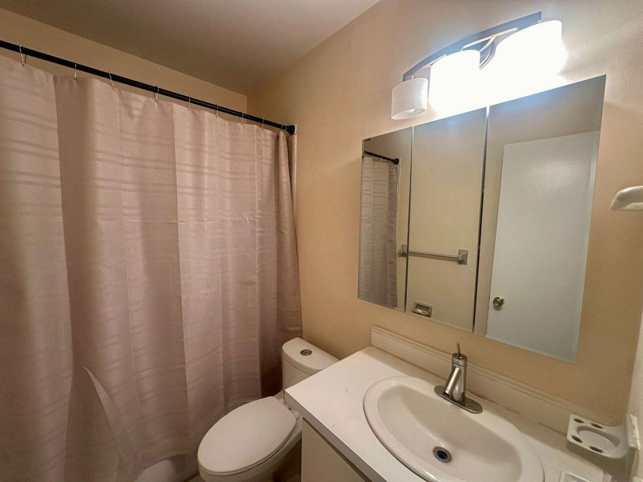 2170 NE 51st Court, Unit B25, Fort Lauderdale, FL 33308 Photo