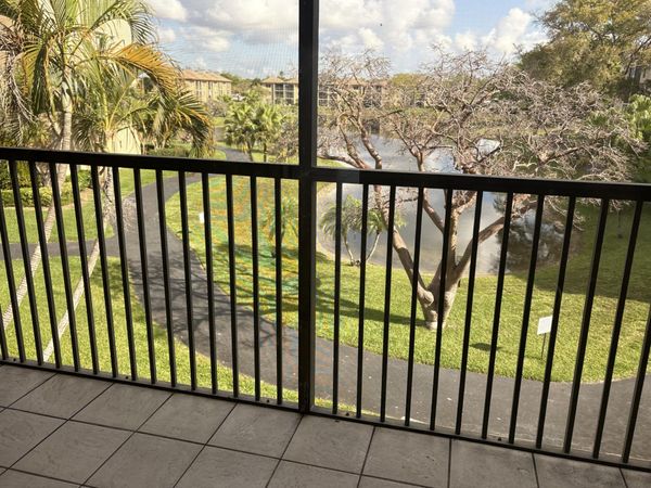 7860 NW 50th Street, Unit 305, Lauderhill, FL 33351