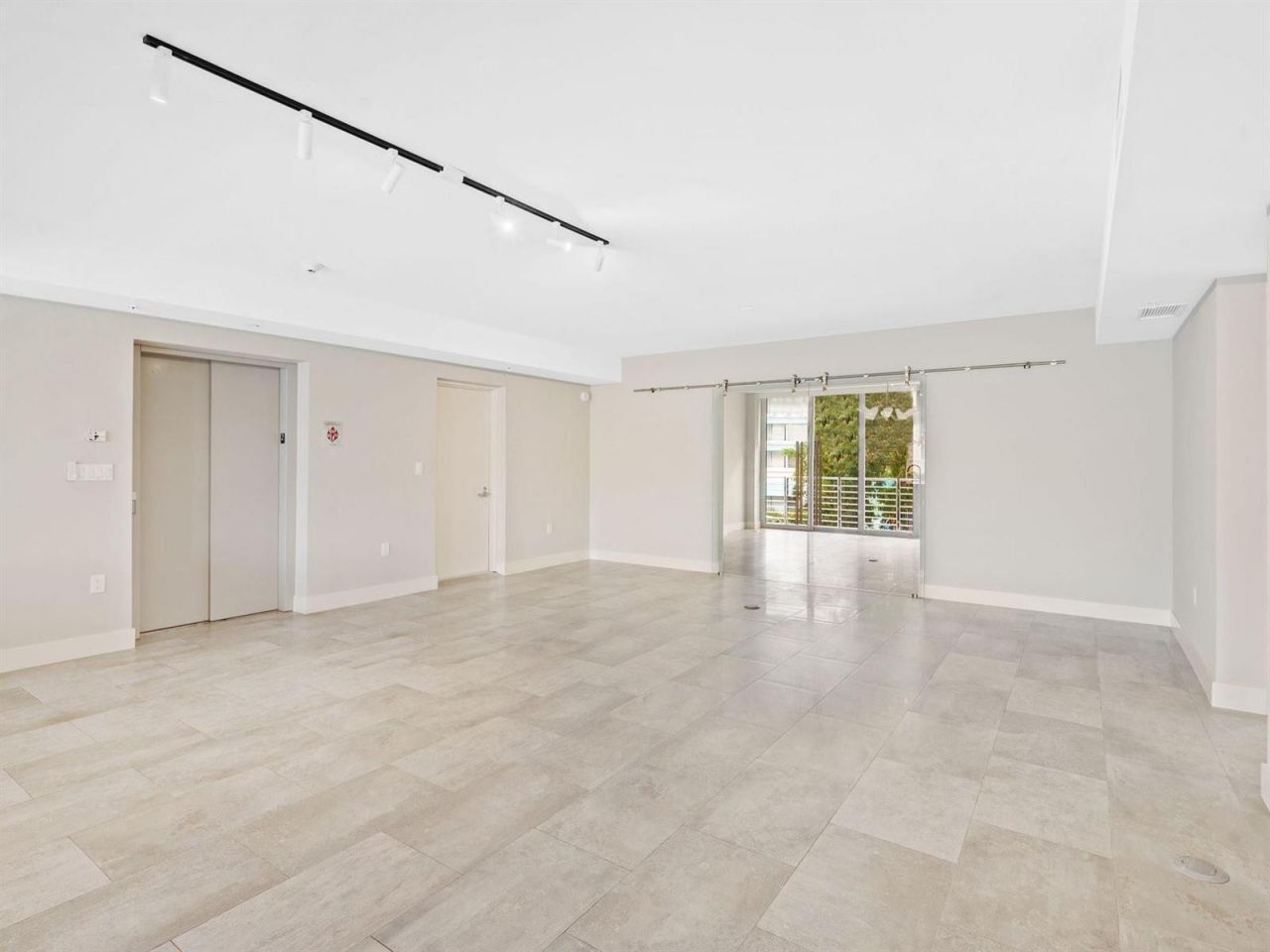 133 Isle Of Venice Drive, Unit 201, Fort Lauderdale, FL 33301 Photo