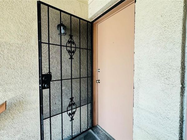 305 E WELLINGTON COURT , Unit 62, TAMPA, FL 33604