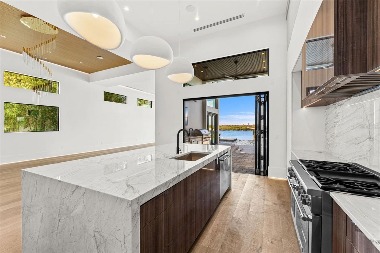 1194 N Peninsula Avenue, New Smyrna Beach, FL 32169 Photo