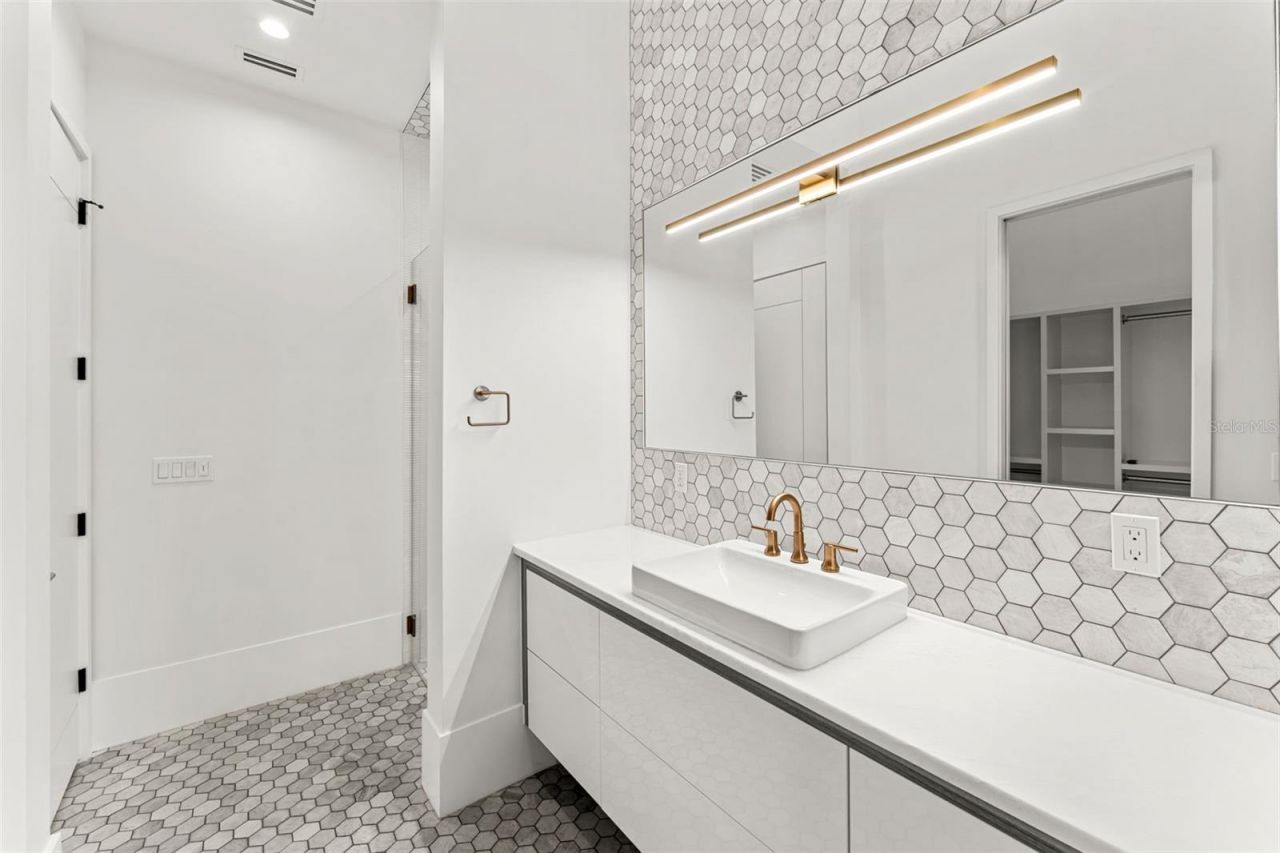 1194 N Peninsula Avenue, New Smyrna Beach, FL 32169 Photo