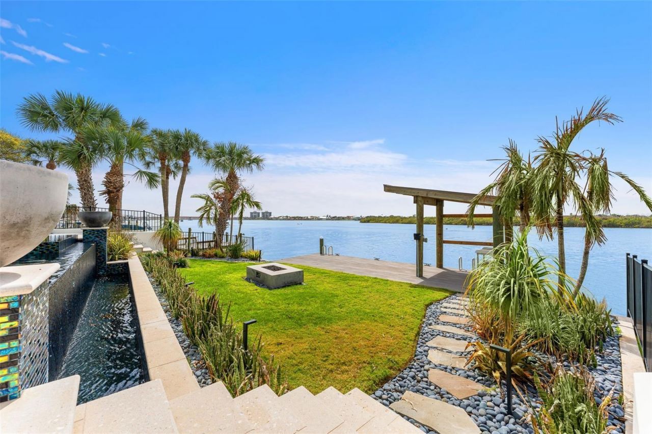 1194 N Peninsula Avenue, New Smyrna Beach, FL 32169 Photo