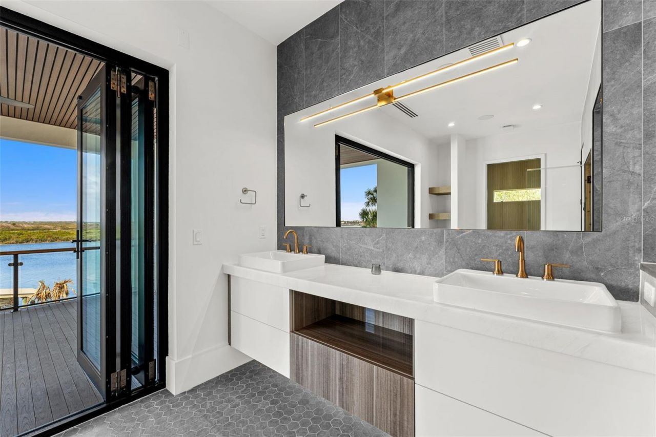 1194 N Peninsula Avenue, New Smyrna Beach, FL 32169 Photo