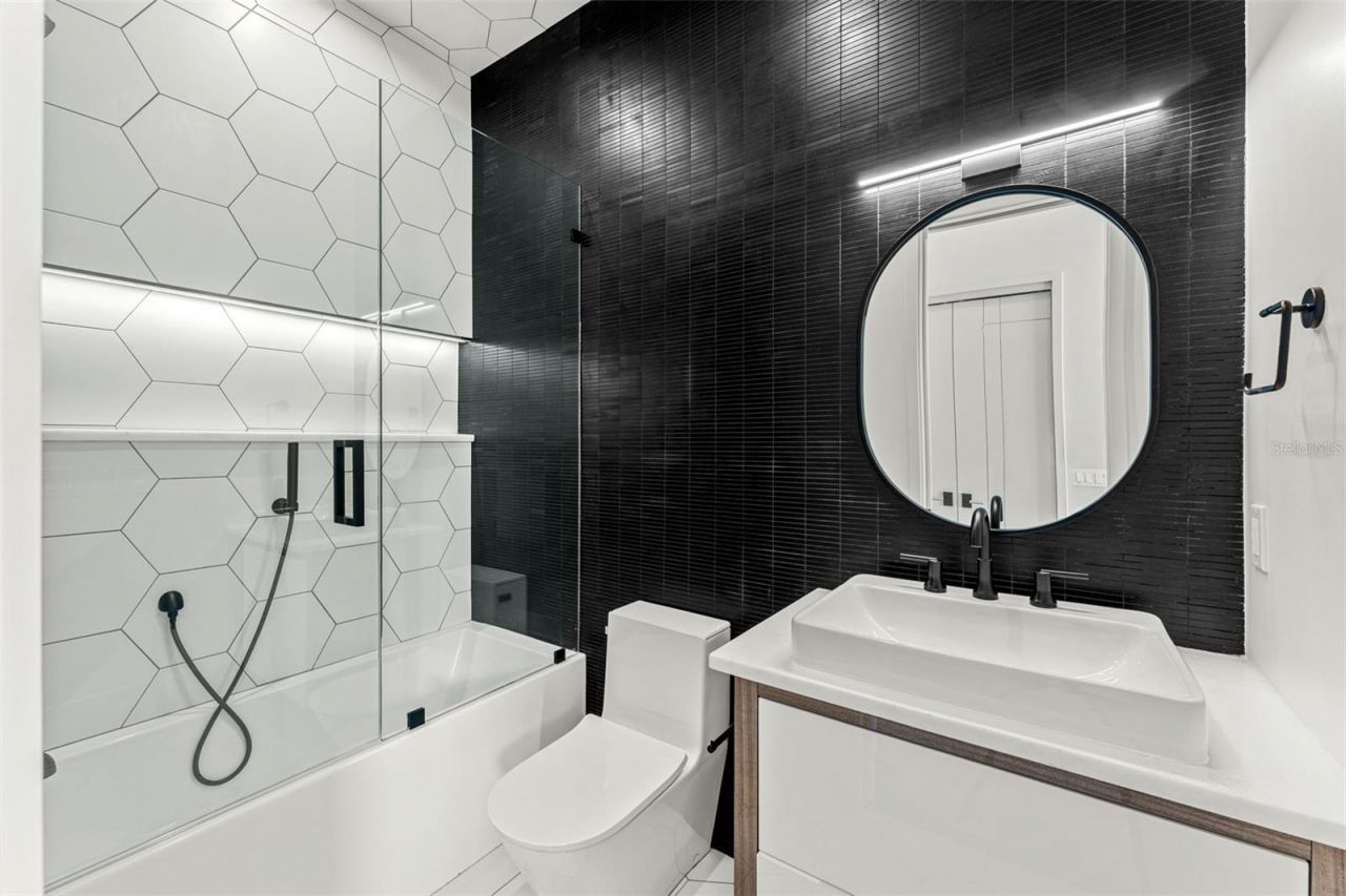 1194 N Peninsula Avenue, New Smyrna Beach, FL 32169 Photo