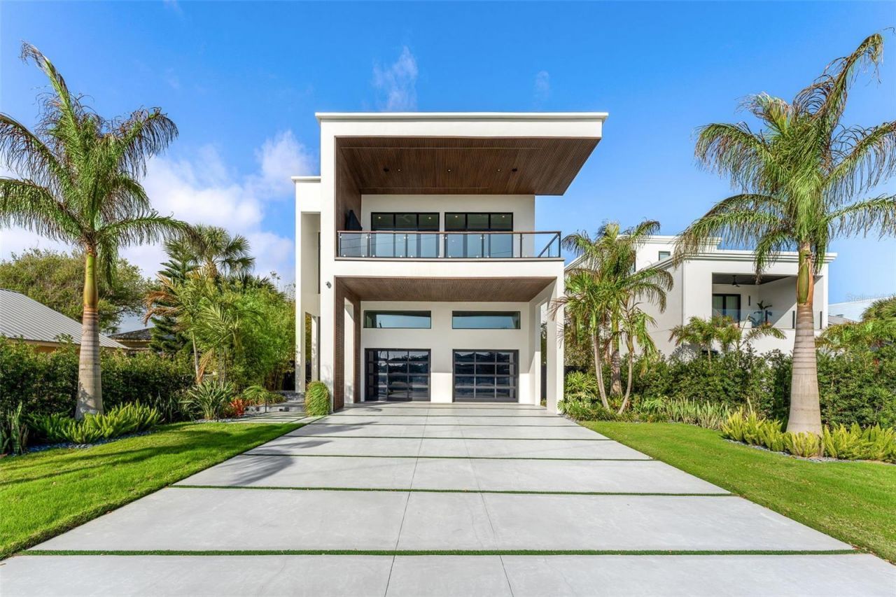 1194 N Peninsula Avenue, New Smyrna Beach, FL 32169 Photo