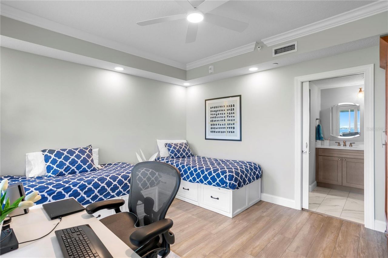 4780 Dolphin Cay Lane S, Unit 404, Saint Petersburg, FL 33711 Photo