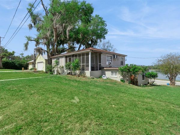 806 S MAIN AVENUE , GROVELAND, FL 34736