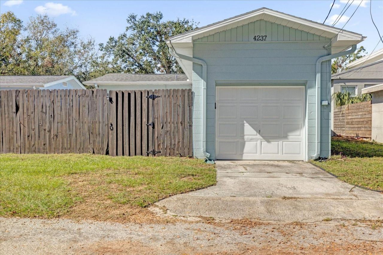 4237 Dr Martin Luther King Jr Street N, Saint Petersburg, FL 33703 Photo