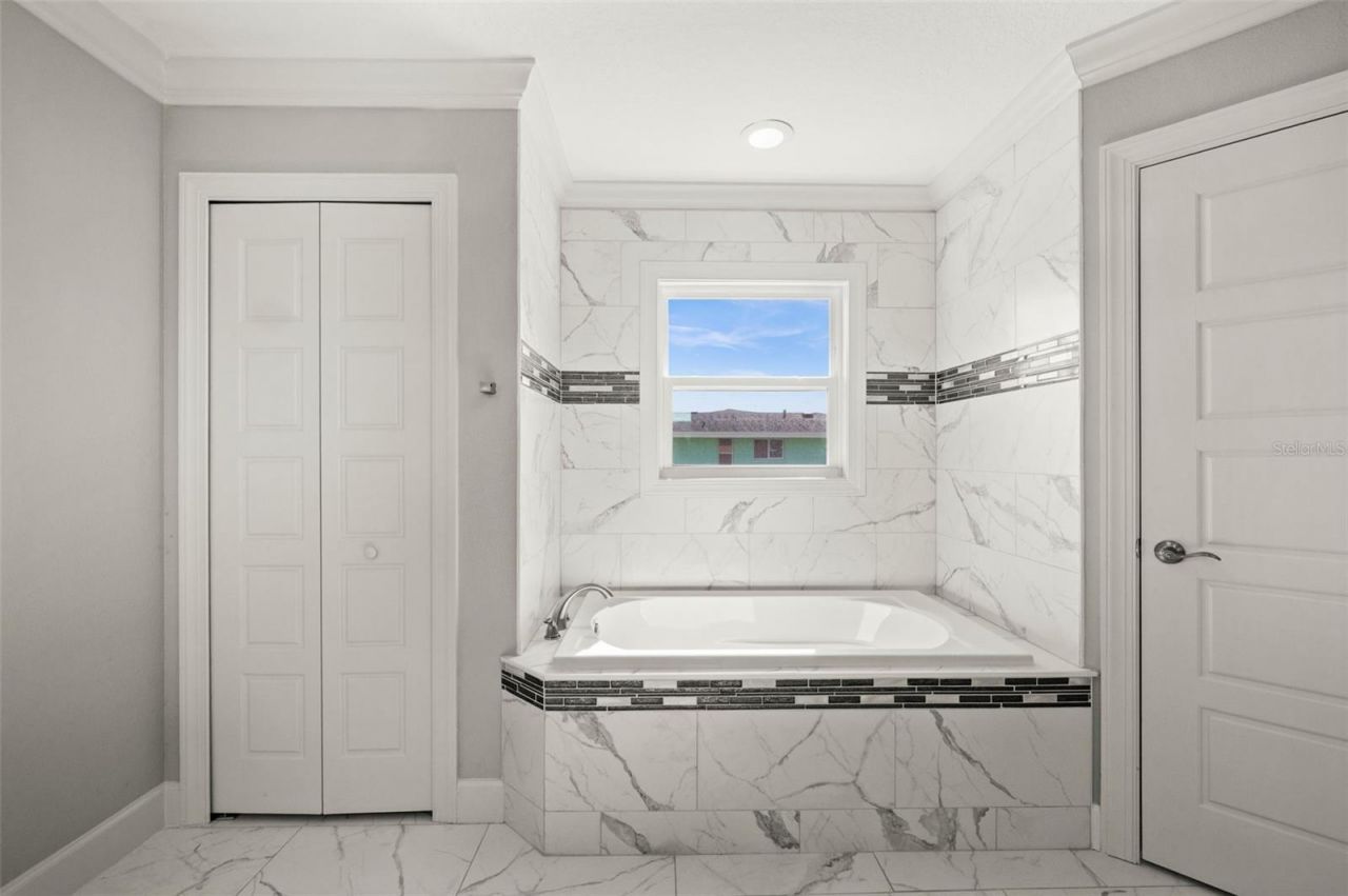 1056 Tampa Road , Venice, FL 34293 Photo