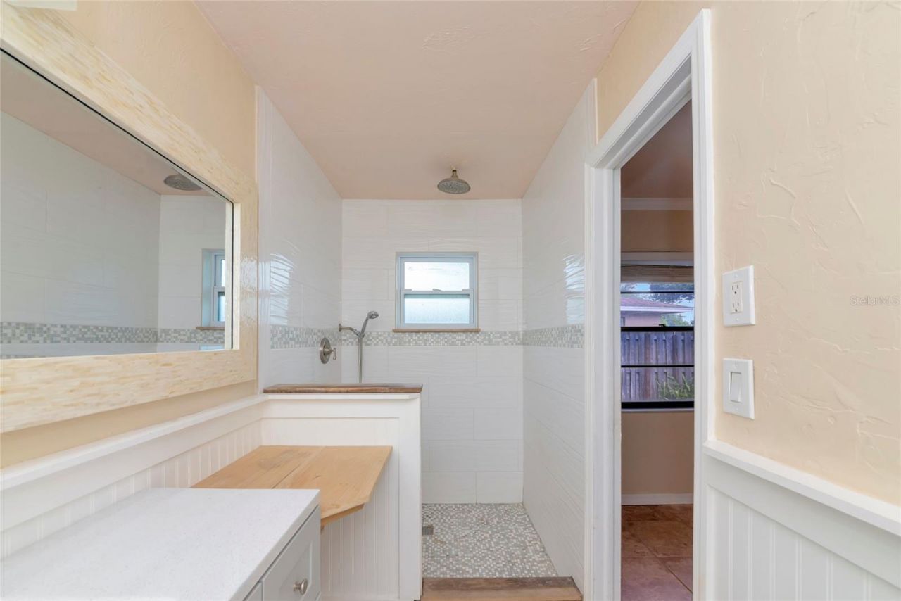 2529 Golden Poinciana Place , Sarasota, FL 34232 Photo