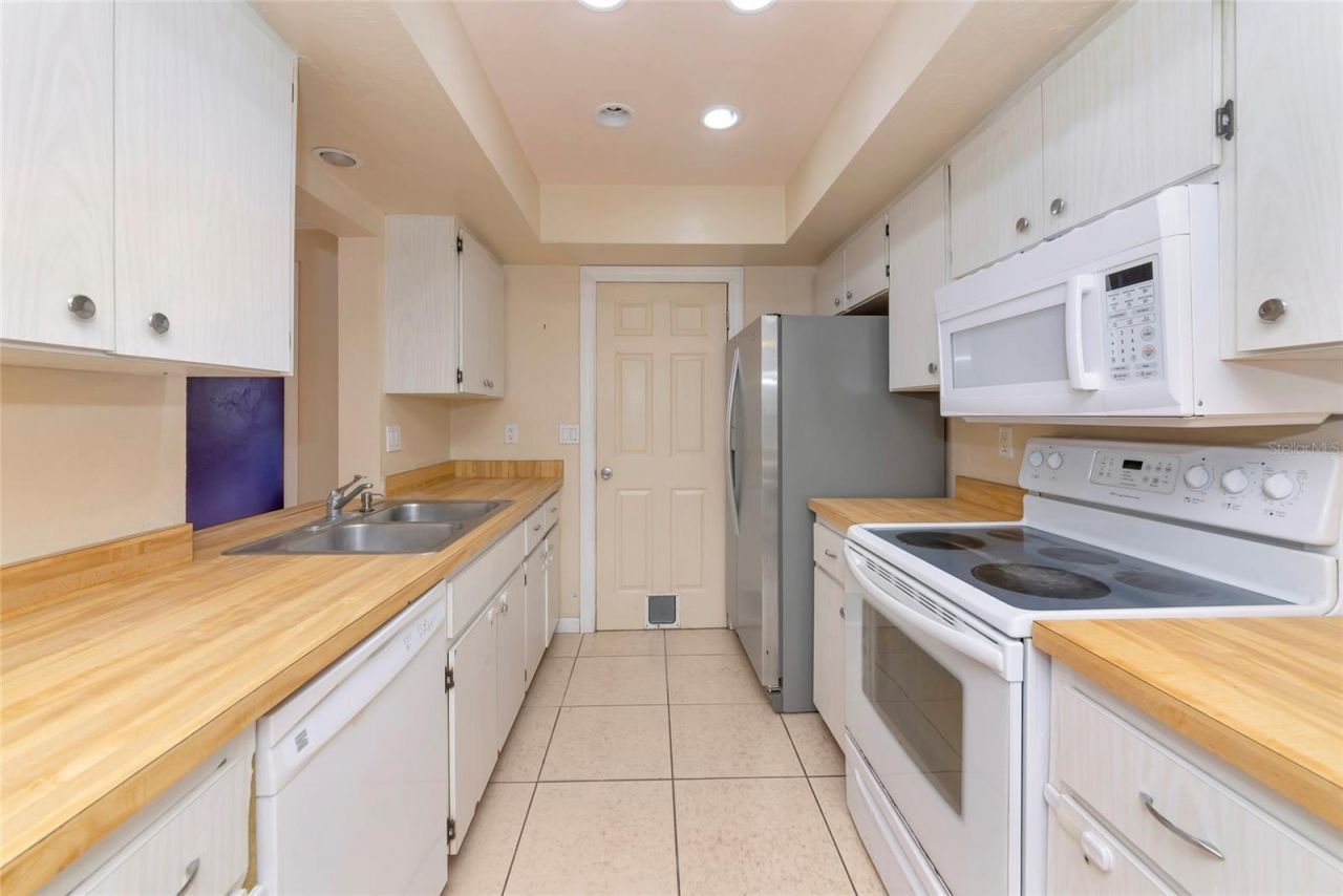 2529 Golden Poinciana Place , Sarasota, FL 34232 Photo