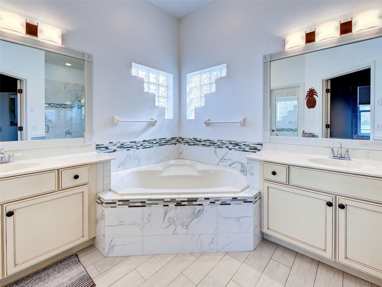 4310 Manfield Drive , Venice, FL 34293 Photo