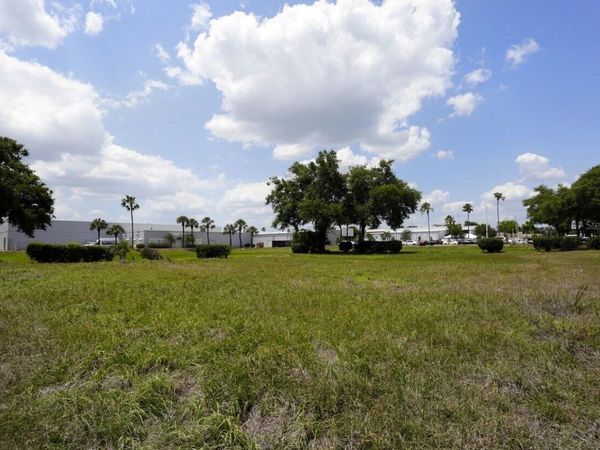 4201 W CREST AVENUE , TAMPA, FL 33614