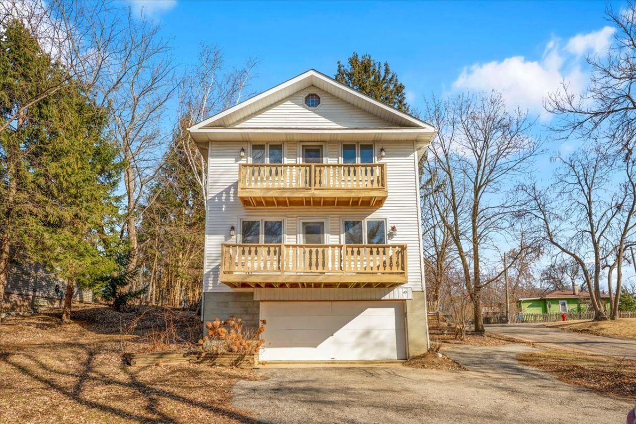 49 N Lake Avenue , Fox Lake, IL 60020