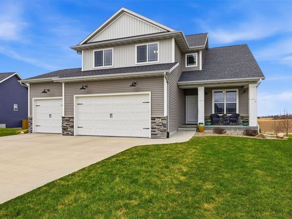 1247 Tramore Road , Marion, IA 52302