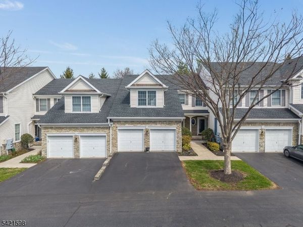 7 La Costa Dr, Clinton, NJ 08801