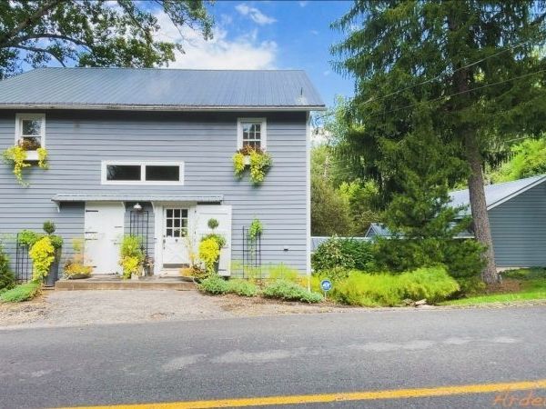 91 Adamic Hill Rd, Holland, NJ 08848