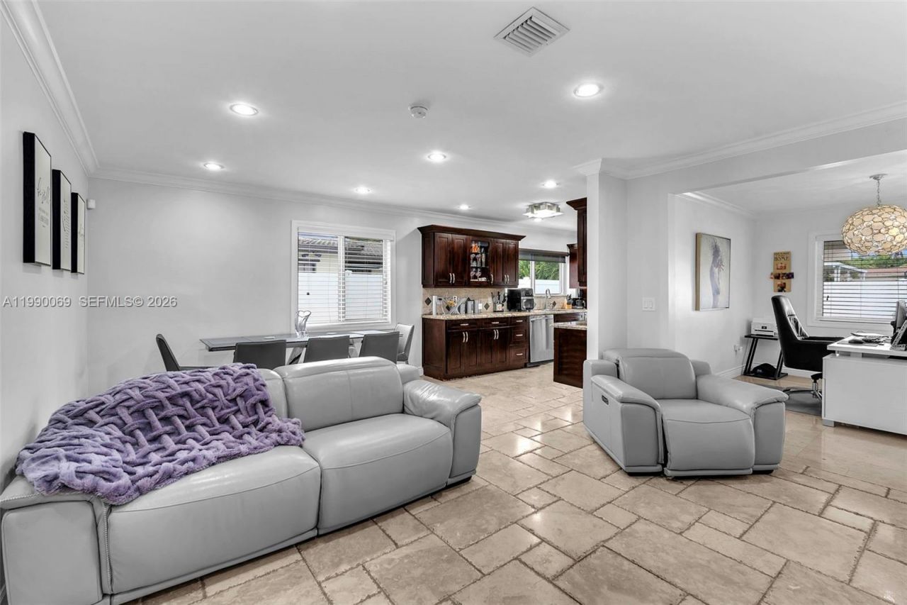 851 Bluebird Ave , Miami Springs, FL 33166 Photo