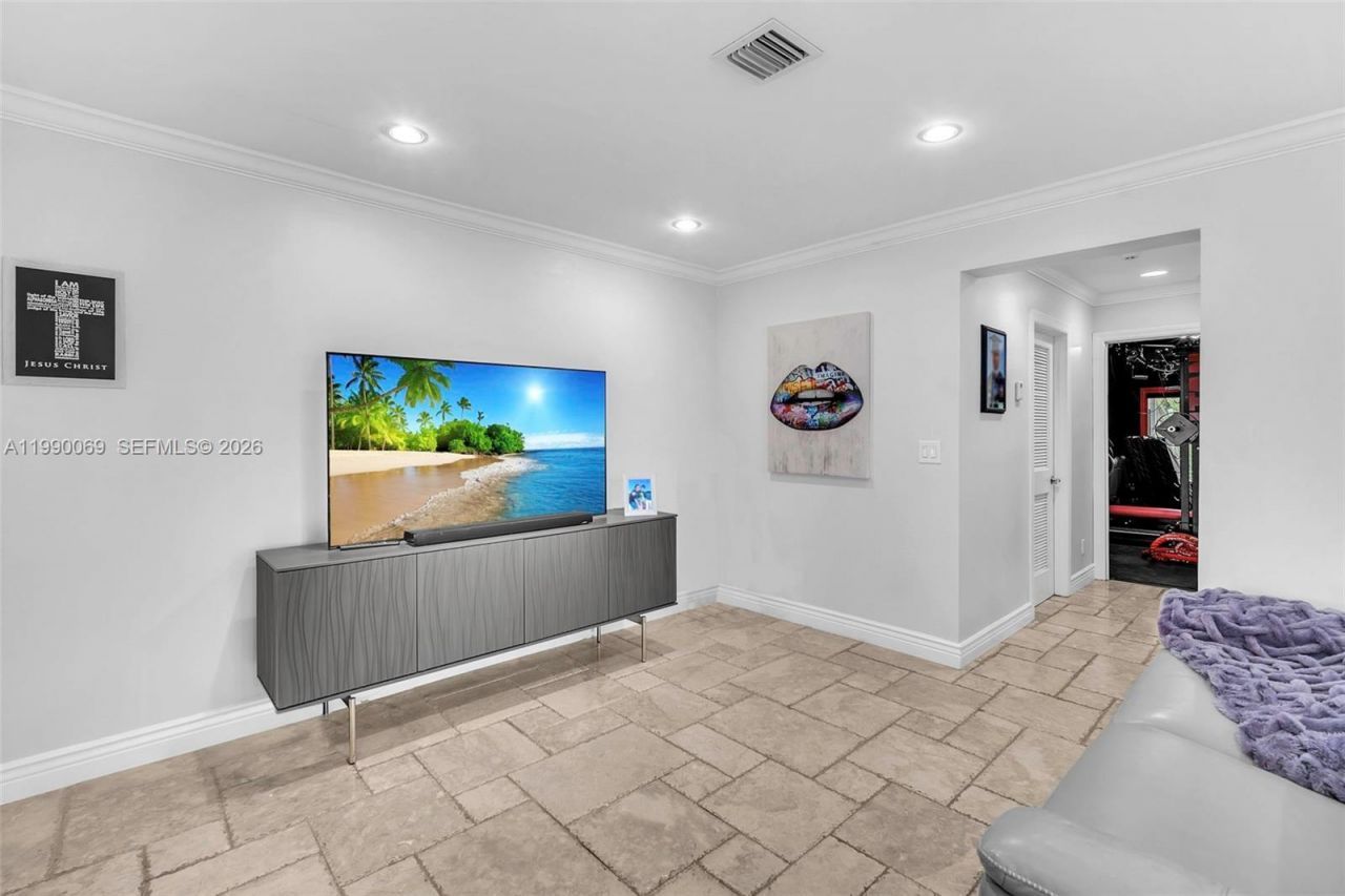 851 Bluebird Ave , Miami Springs, FL 33166 Photo