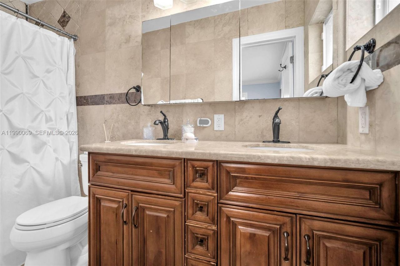 851 Bluebird Ave , Miami Springs, FL 33166 Photo